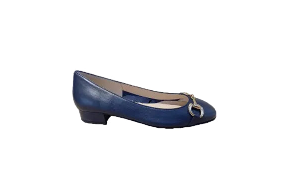 Décolleté con morsetto in pelle tacco 2,5.