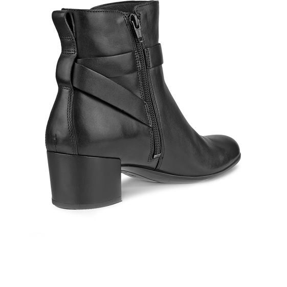 Polacchino in pelle nera tacco 4,5 cm.