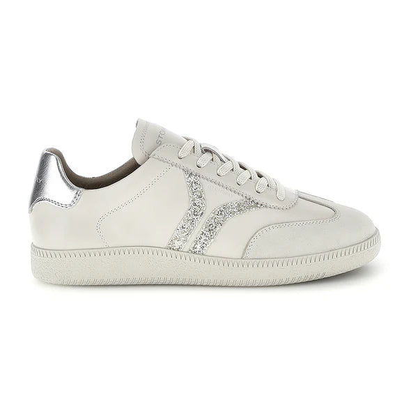 Sneaker in pelle altezza 2,5 cm.