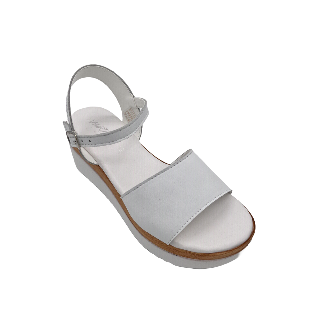 Sandalo con zeppa e cinturino, tacco 5 cm.