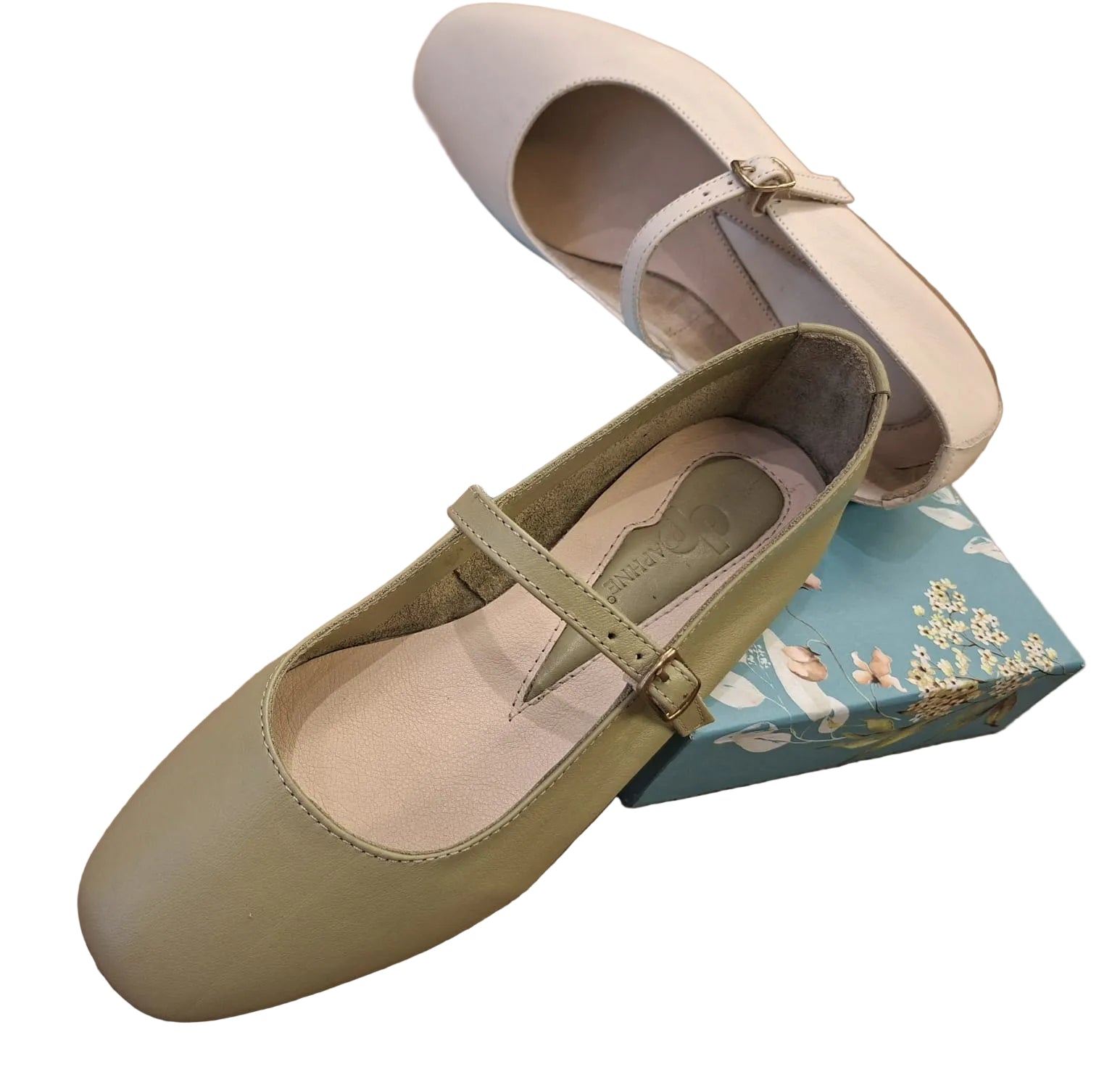 Decolletè ballerina mary jane con cinturino regolabile in pelle tacco 1 cm.
