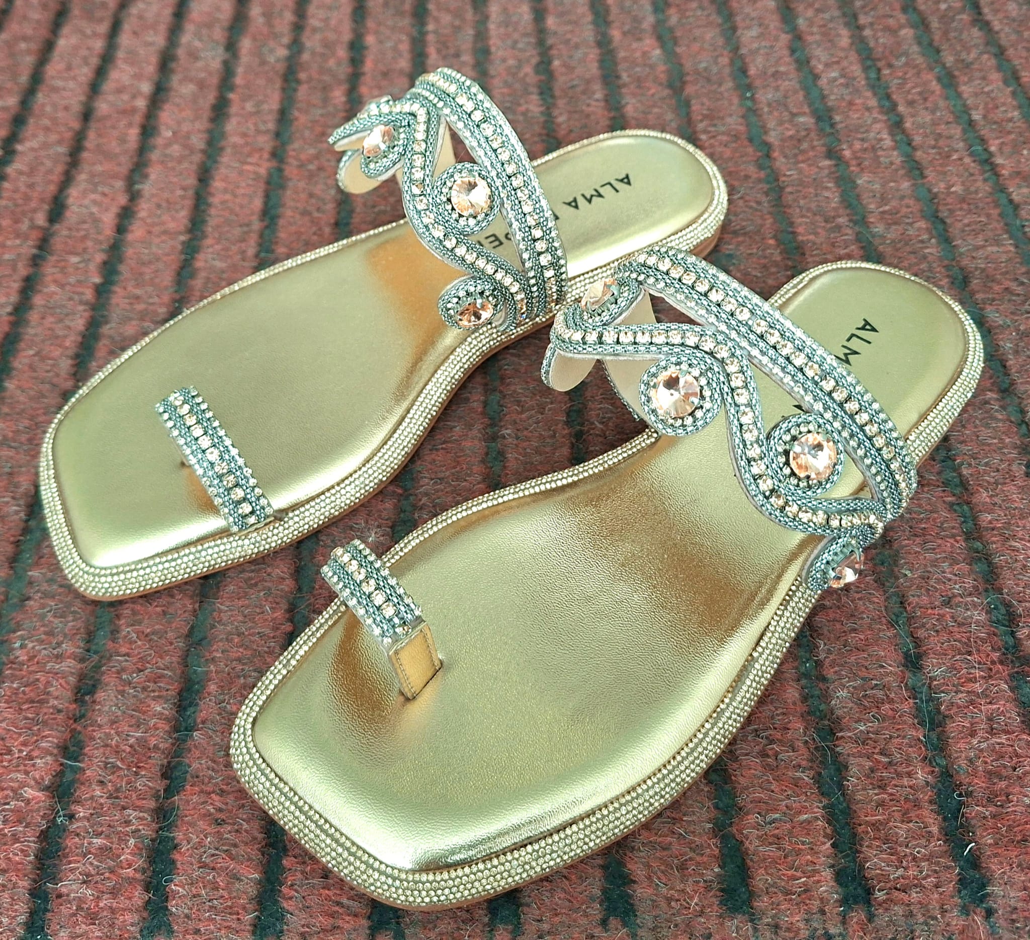 infradito ciabattina strass tacco 2 cm.