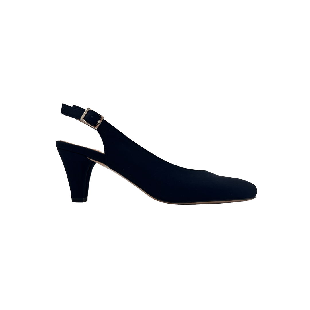 Chanel in tessuto, cinturino regolabile, tacco 6 cm.