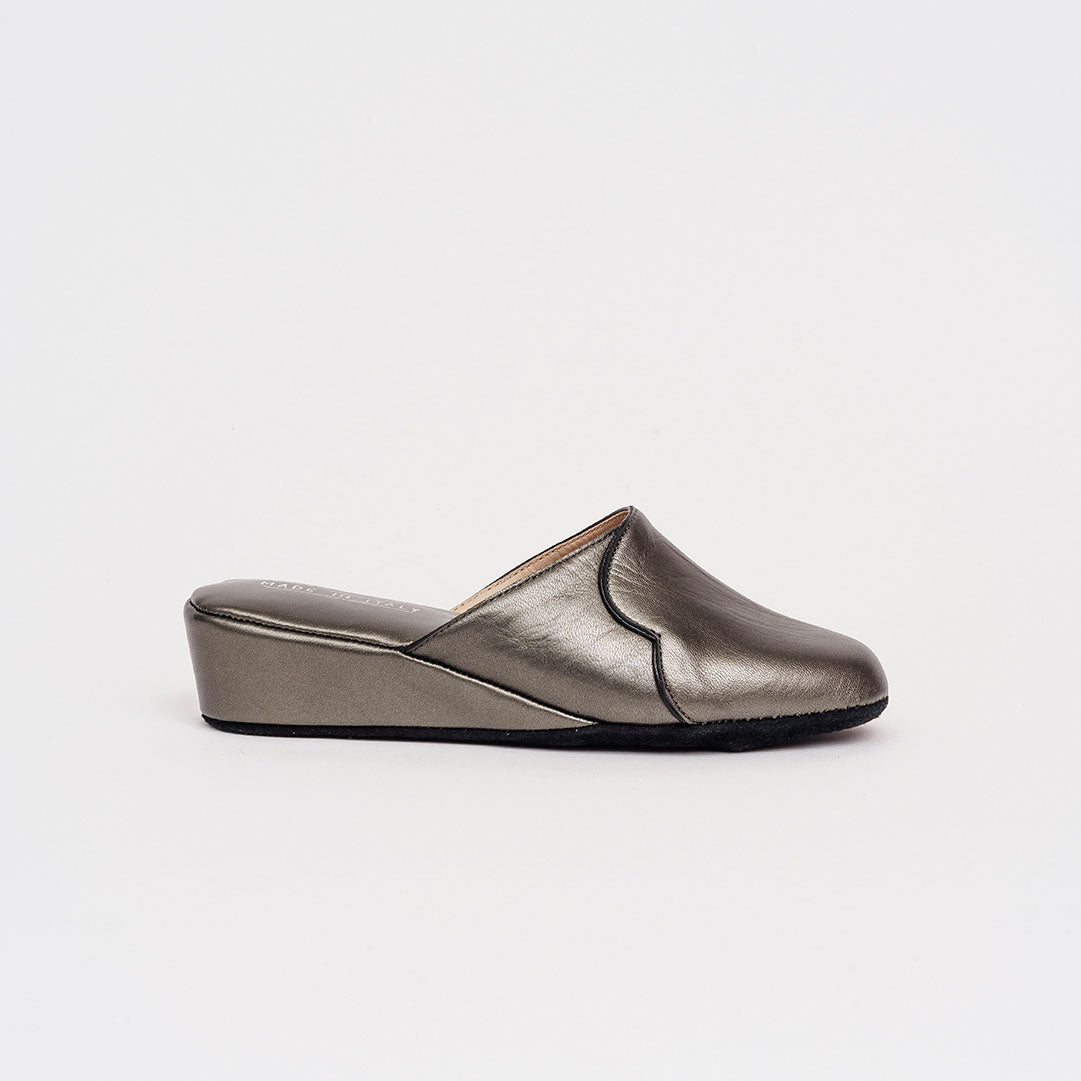 Pianella in pelle tacco 4,5 cm.