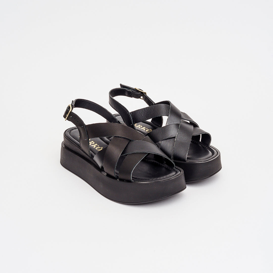 Sandalo in pelle nero zeppa 5 cm.