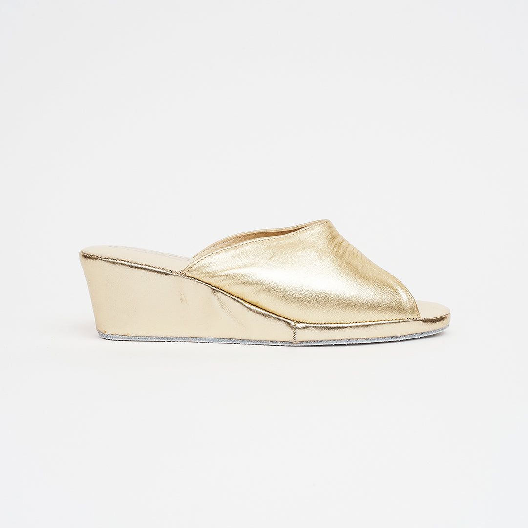 Pianella aperta in punta in pelle tacco 5 cm.