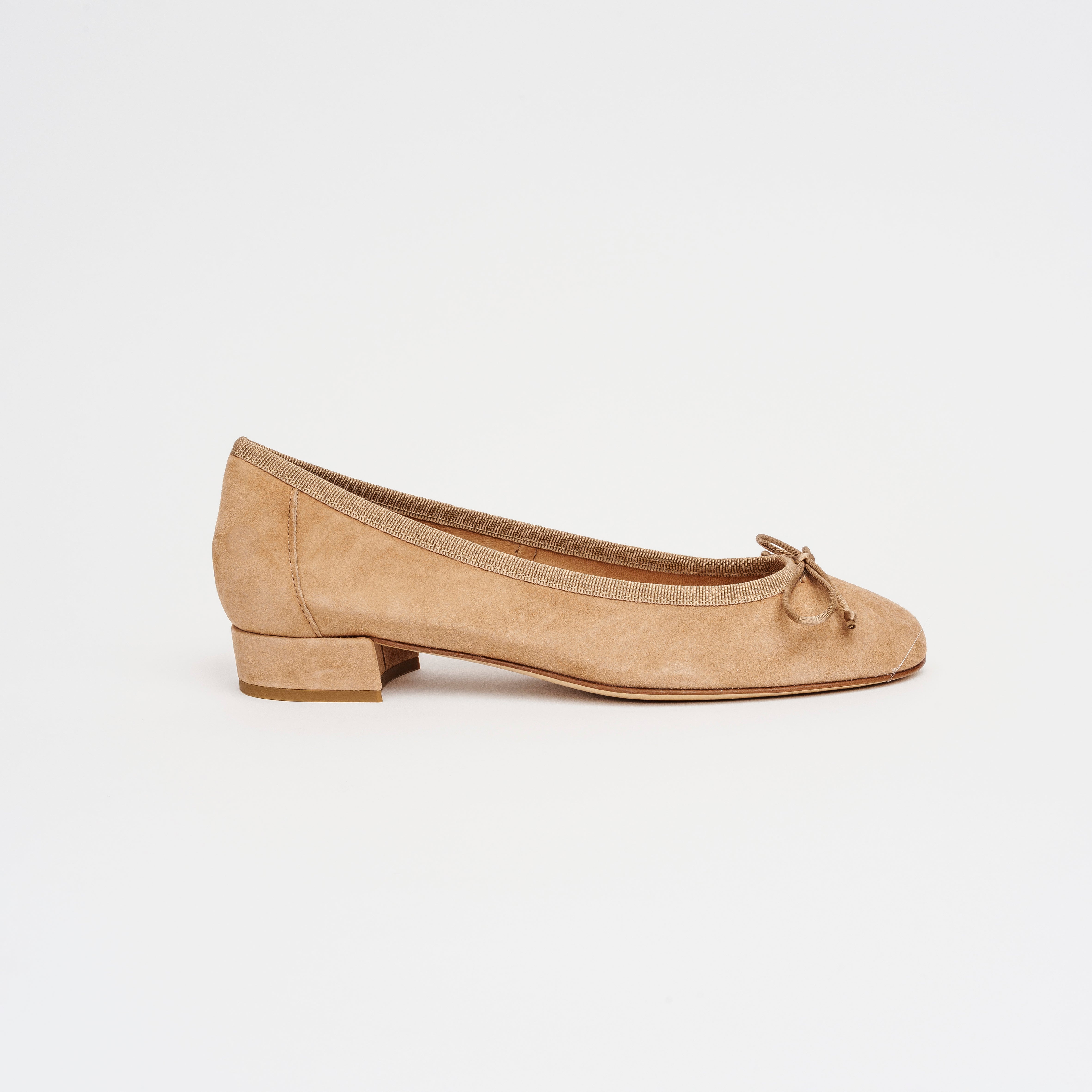 Ballerina camoscio tacco 2,5 cm.