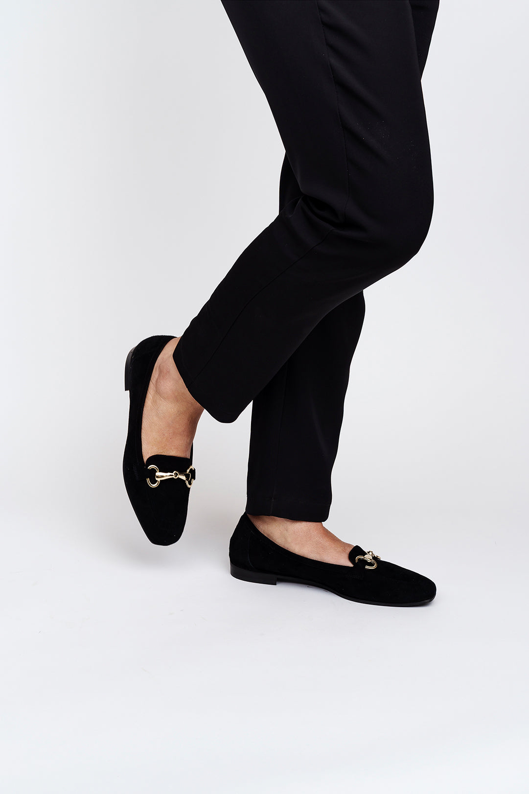 Mocassino in camoscio con accessorio tacco 1,5 cm.