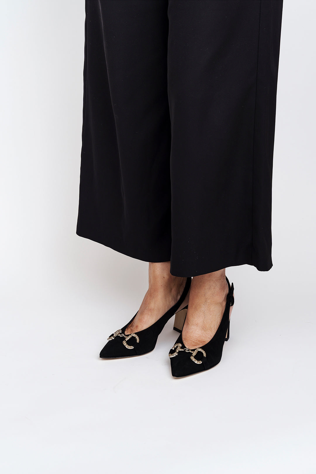 Chanel in camoscio punta slanciata con accessorio tacco 7 cm.