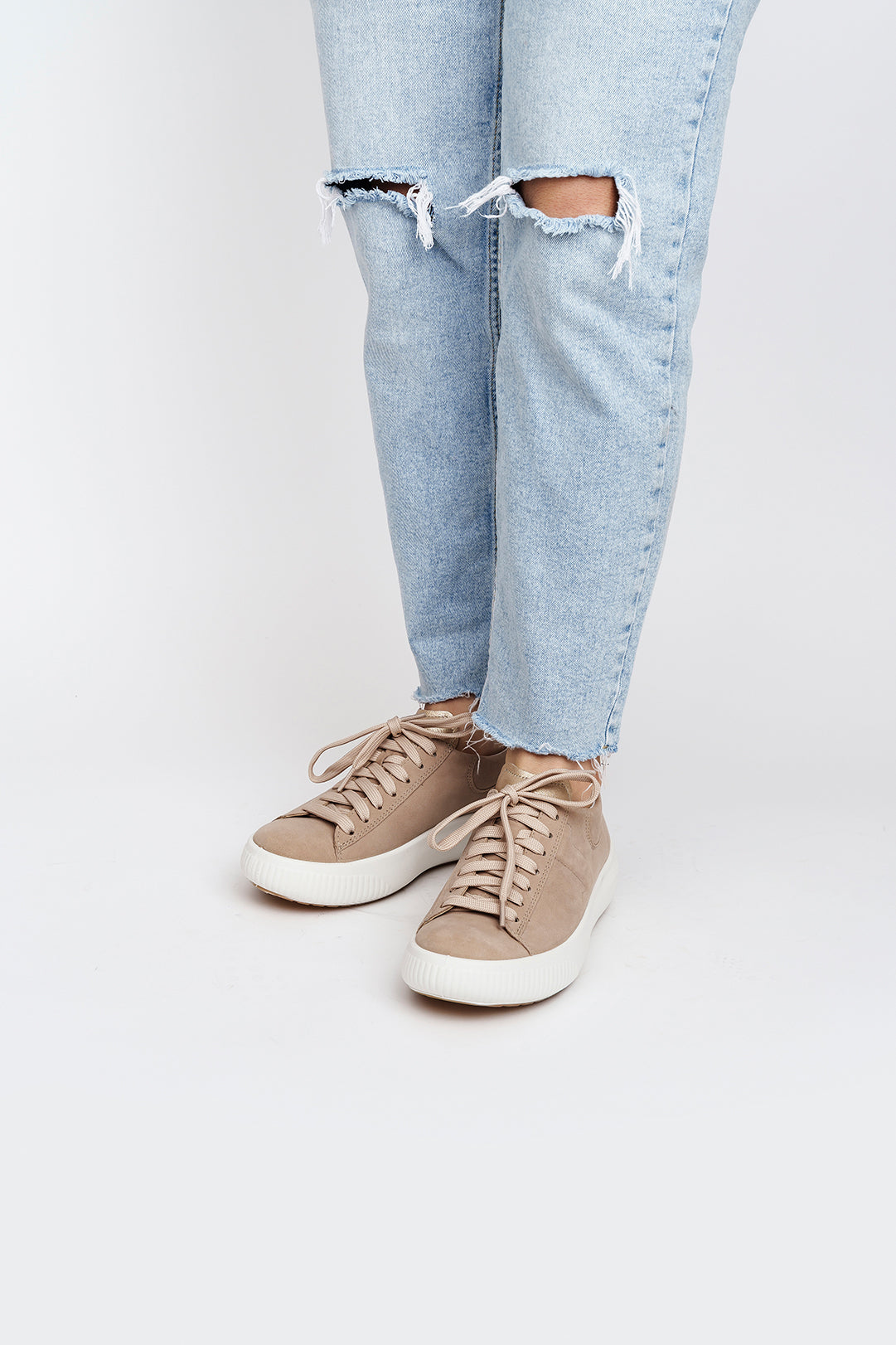 Sneakers in camoscio tacco 3 cm.