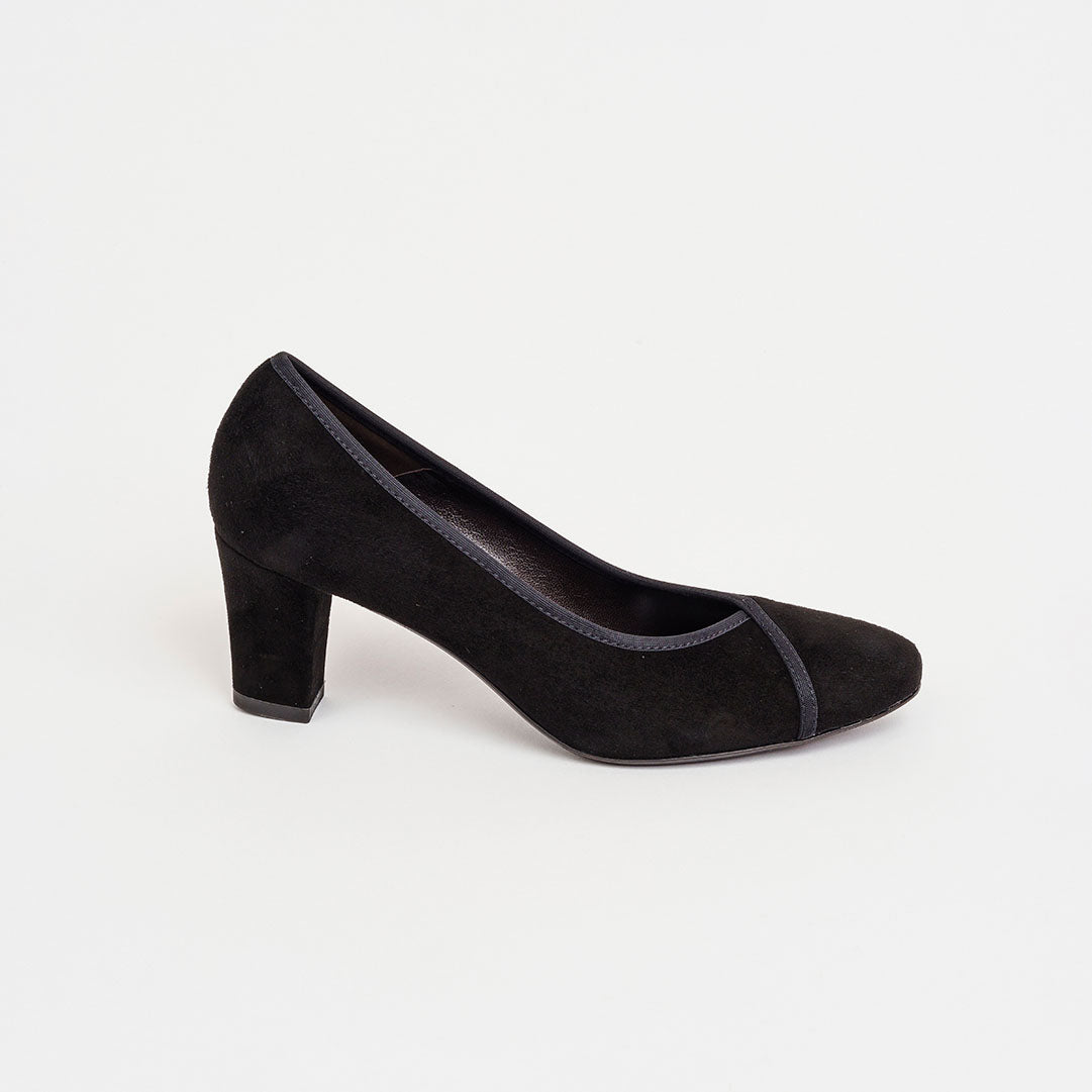Décolleté con bordino in gros-grain tacco 6 cm.
