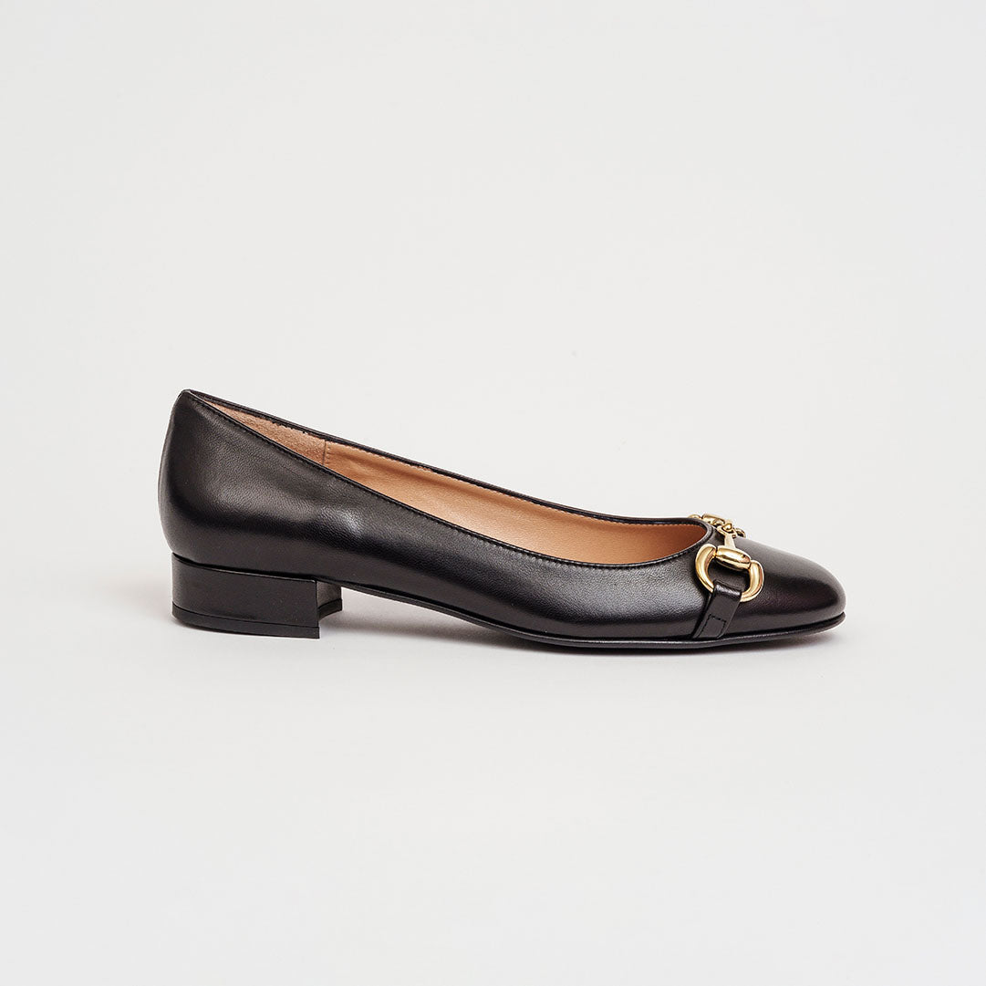 Décolleté con morsetto in pelle tacco 2,5.