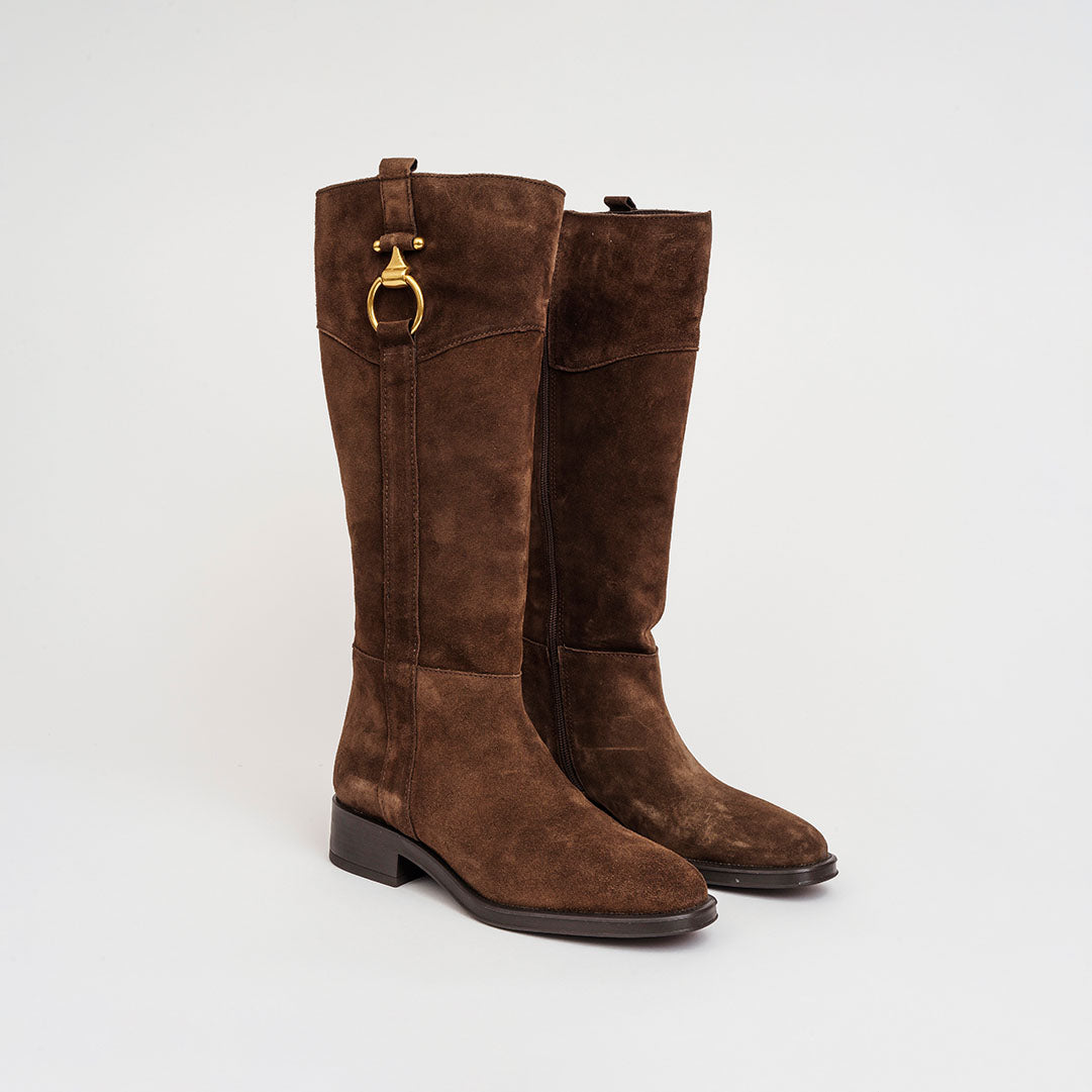 Stivale in camoscio con accessorio tacco 2 cm.