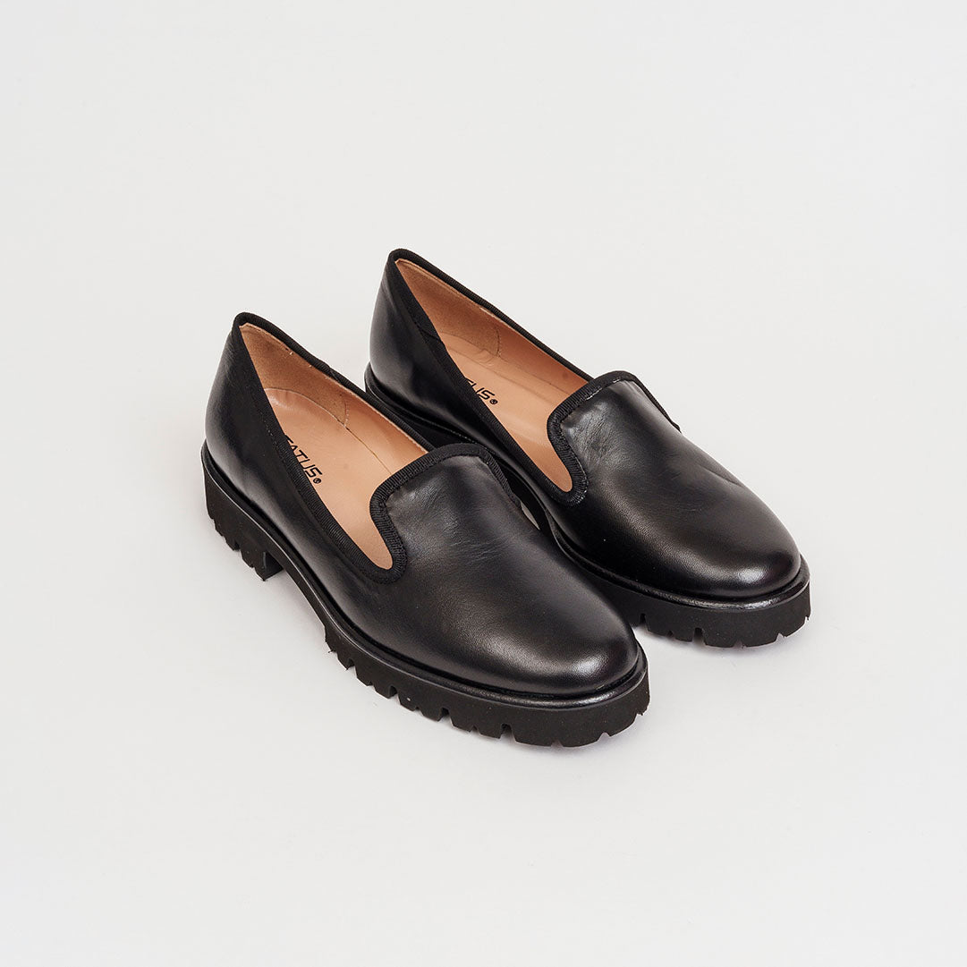 Mocassino in pelle fondo carro tacco 2 cm.