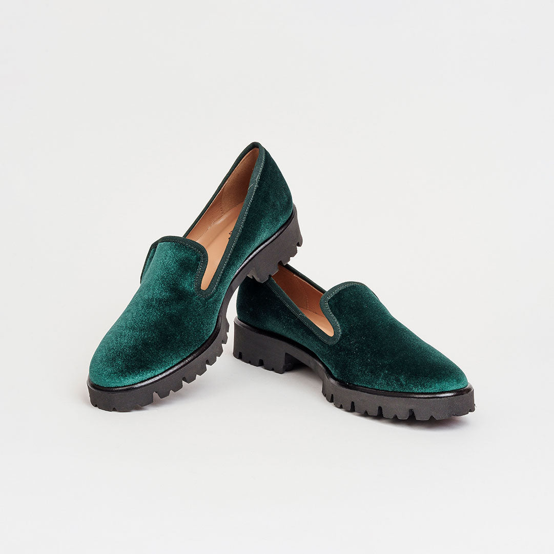Mocassino in velluto verde fondo carro tacco 2 cm.