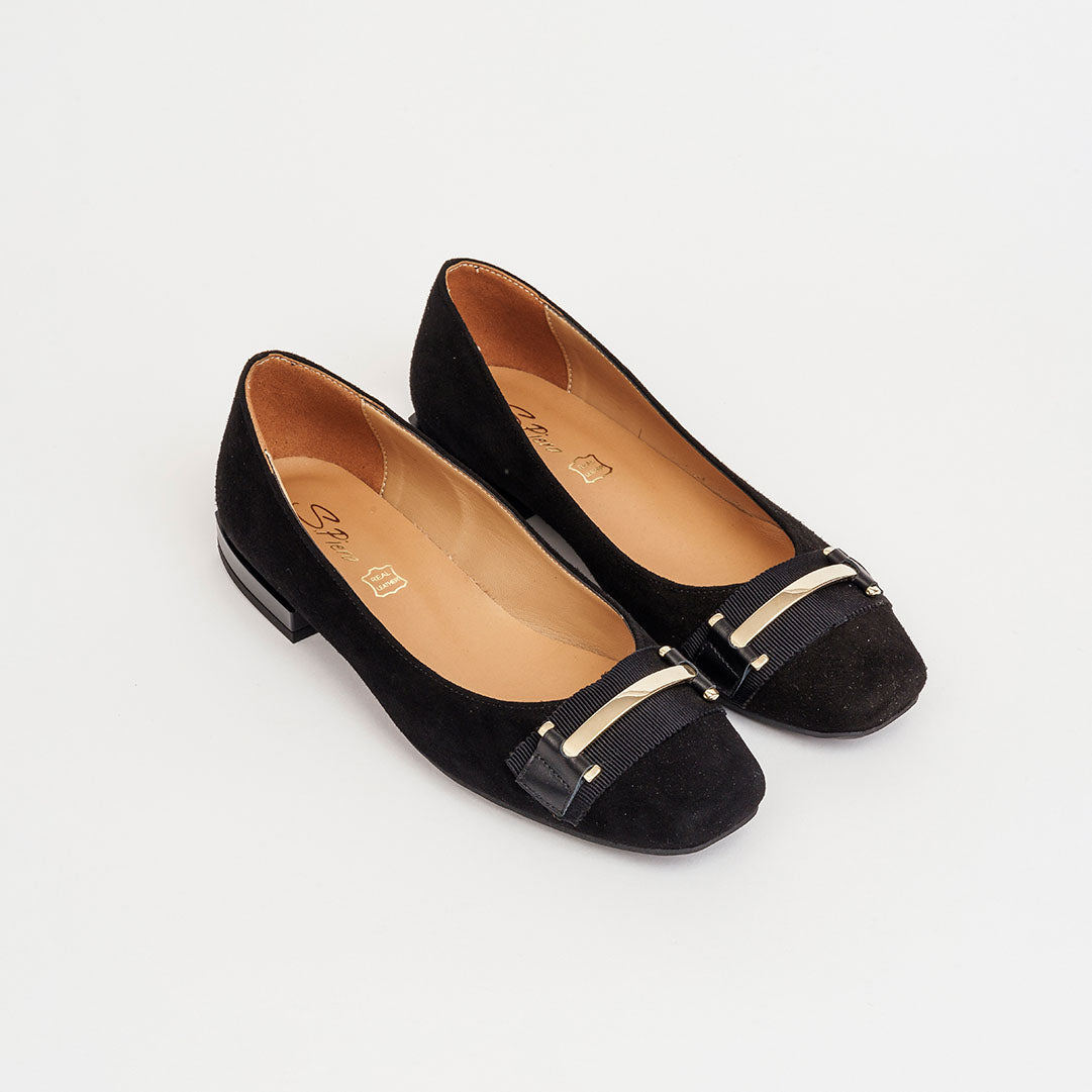 Décolleté in camoscio con accessorio tacco 2 cm.