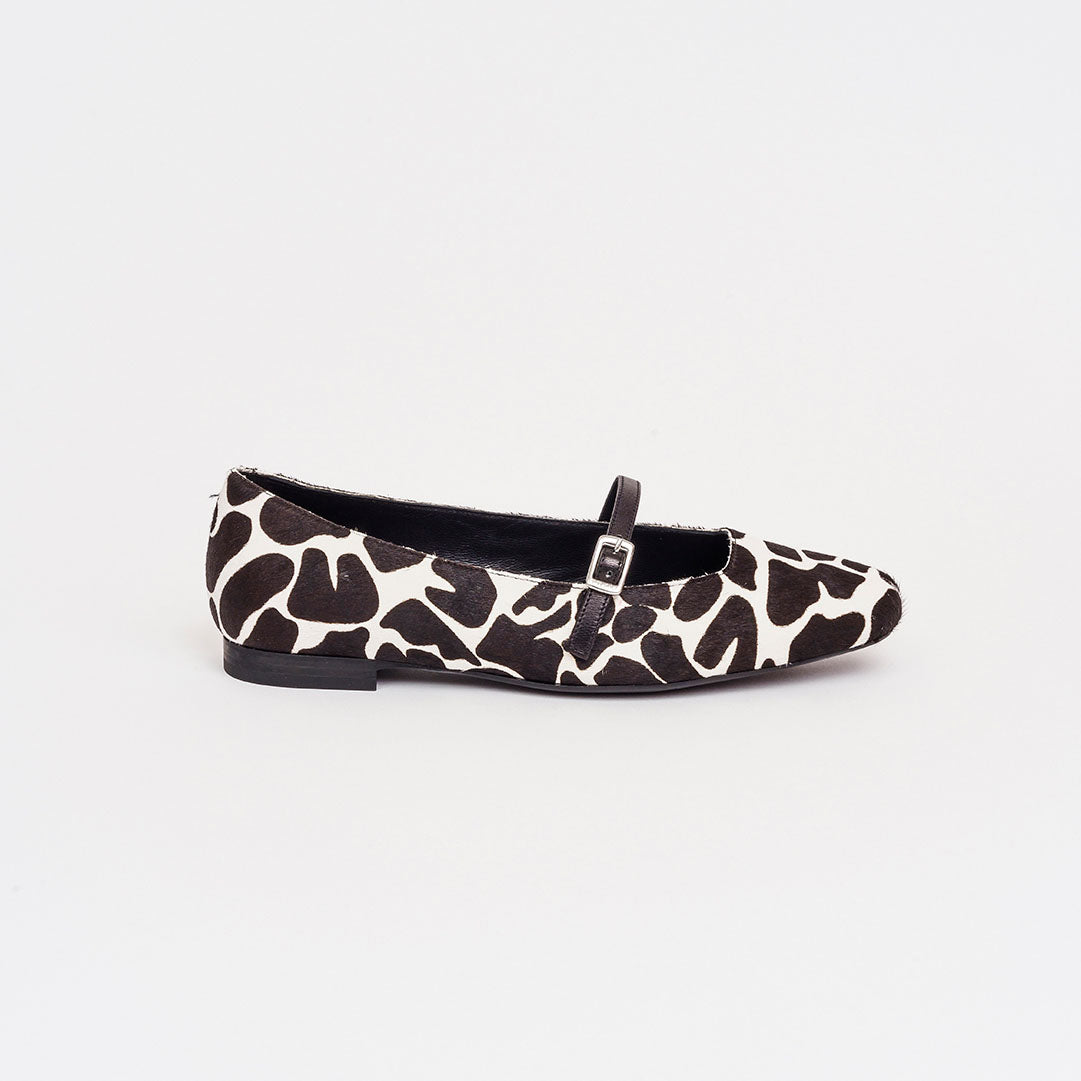 Décolleté con cinturino con stampa animalier bianco-nero tacco 1,5 cm.