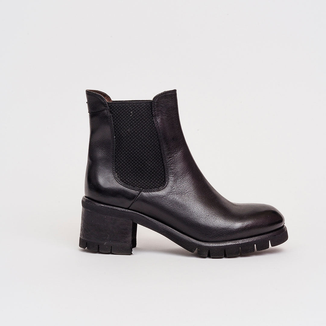 Polacchino sportivo in pelle tacco 5 cm.