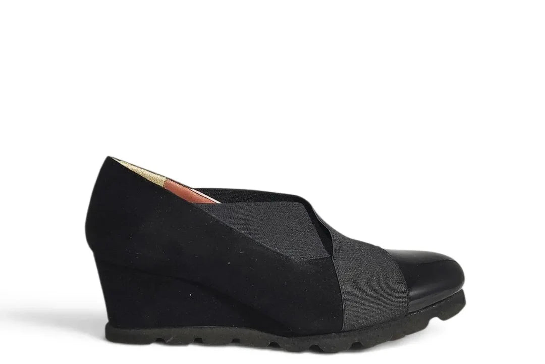Accollata con elastici ad incrocio in pelle o vernice zeppa 5 cm.