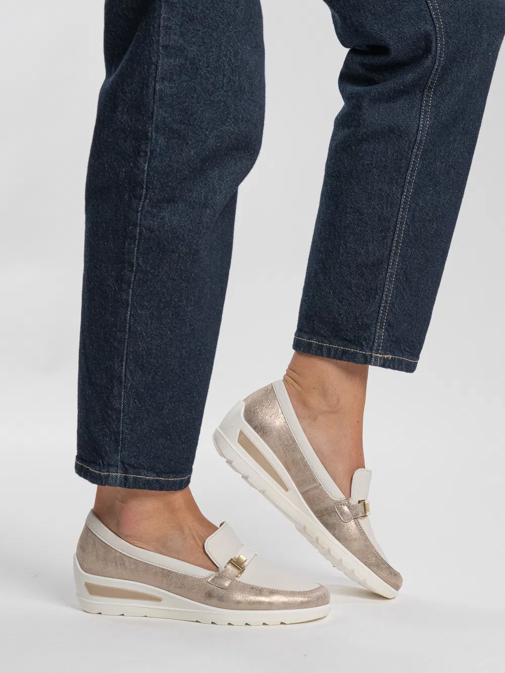 Mocassino in pelle zeppa 5 cm.