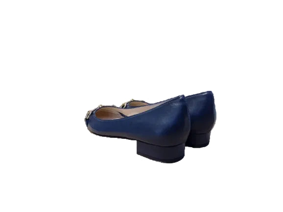 Décolleté con morsetto in pelle tacco 2,5.