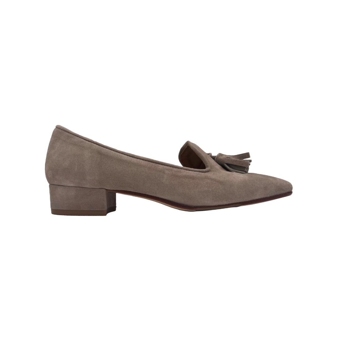Slip-on con nappine in camoscio tacco 3 cm.