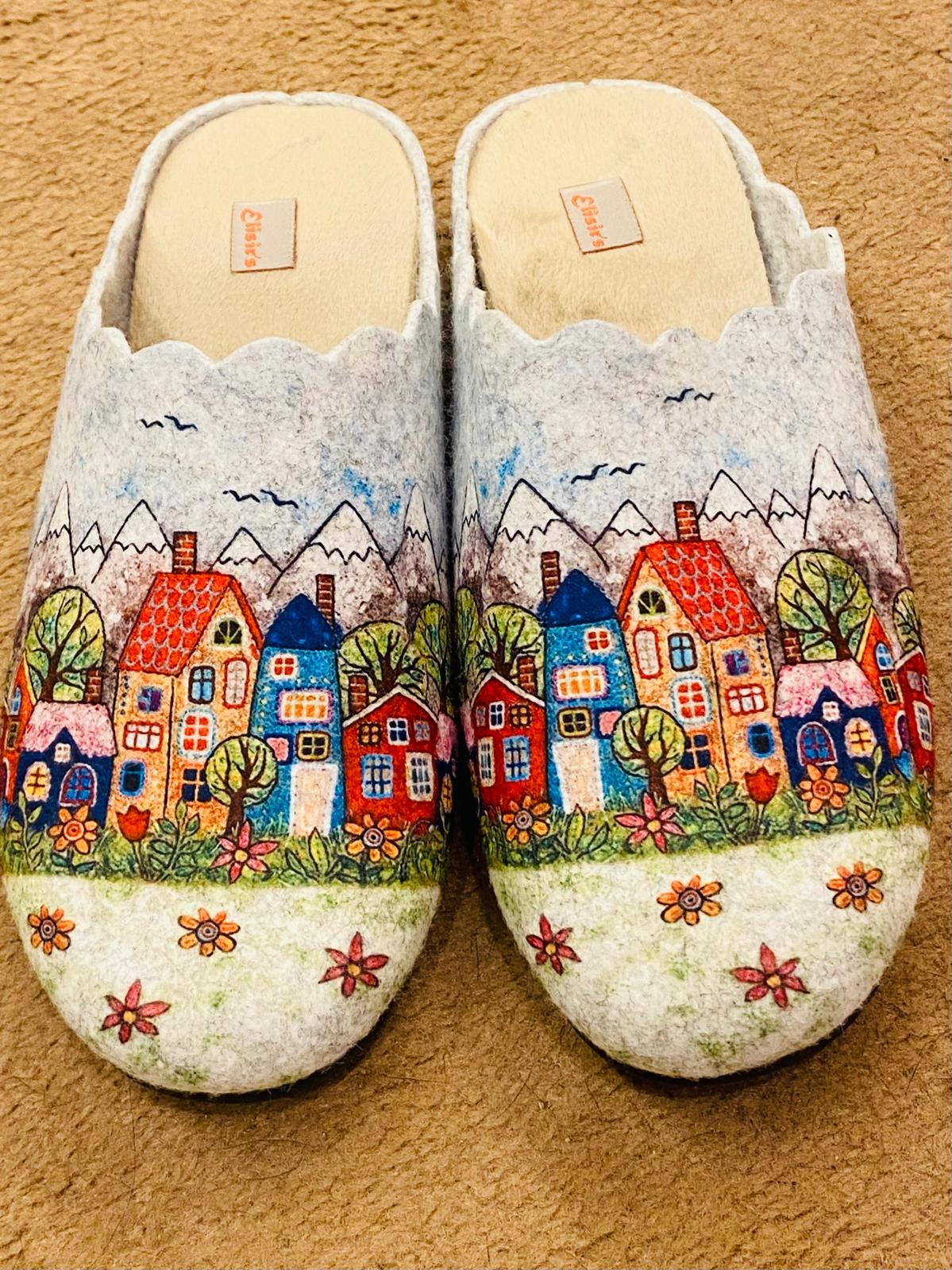 Pianella in lana con casette tacco 2,5 cm.