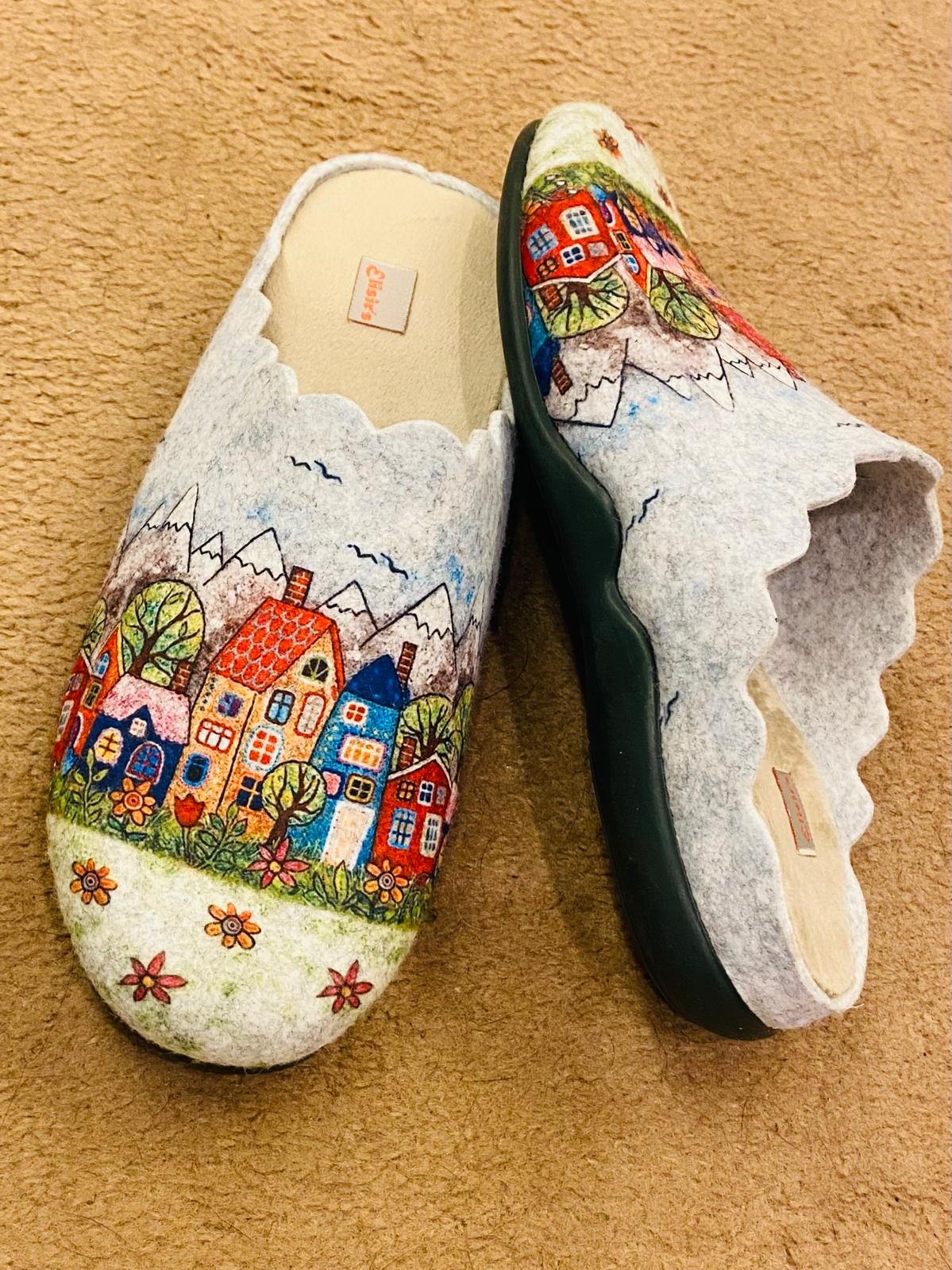 Pianella in lana con casette tacco 2,5 cm.