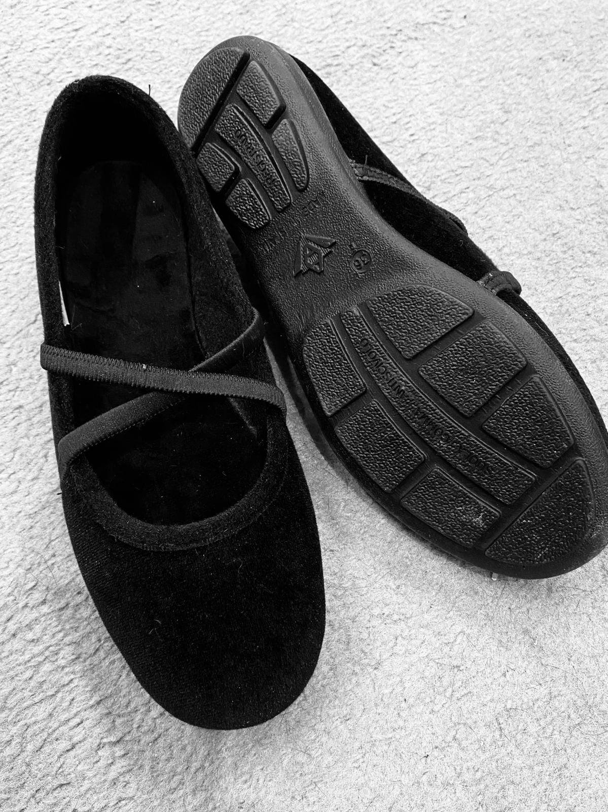 Pantofola in velluto con elastici  tacco 1,5 cm