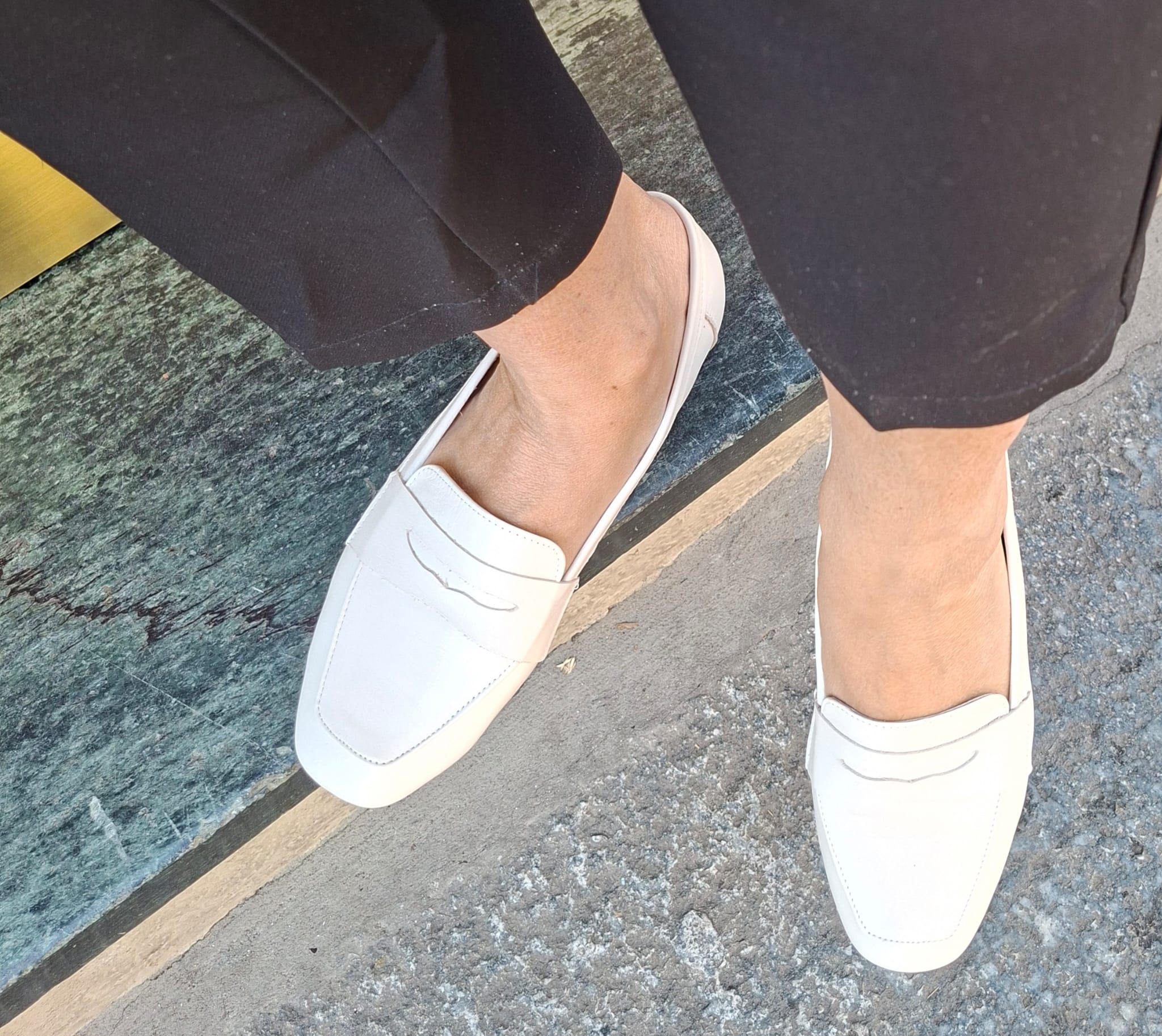 Mocassino  in pelle  leggera tacco 1 cm.
