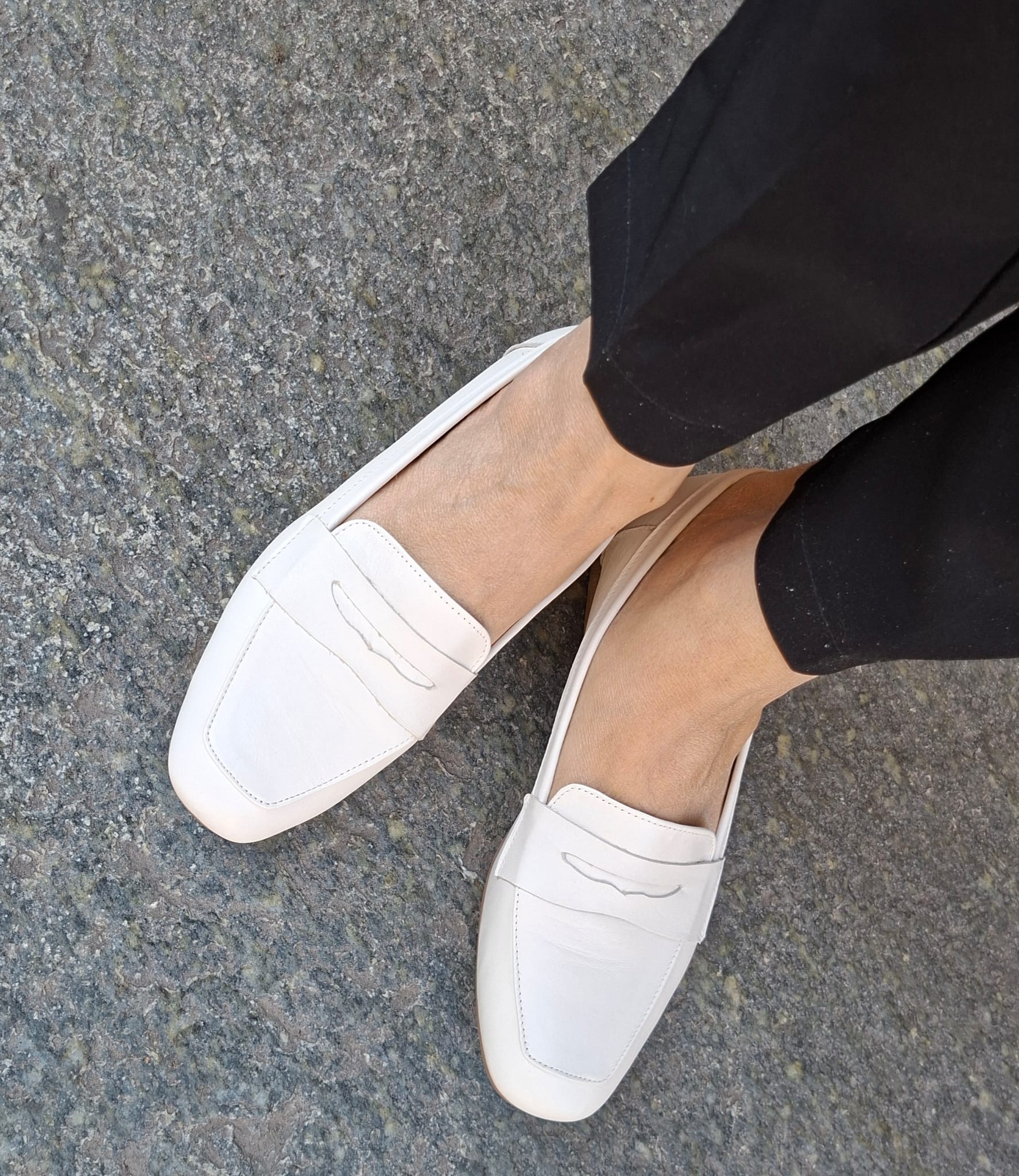 Mocassino  in pelle  leggera tacco 1 cm.