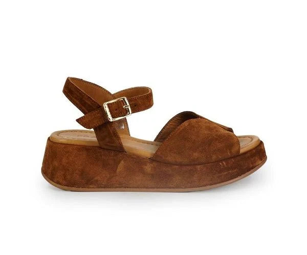 Sandalo in camoscio zeppa 4 cm.